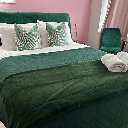 The Lily Pad Near Poole Dorset Self Contained Private Entrance And Free Parking Hotel Corfe Mullen Exterior photo