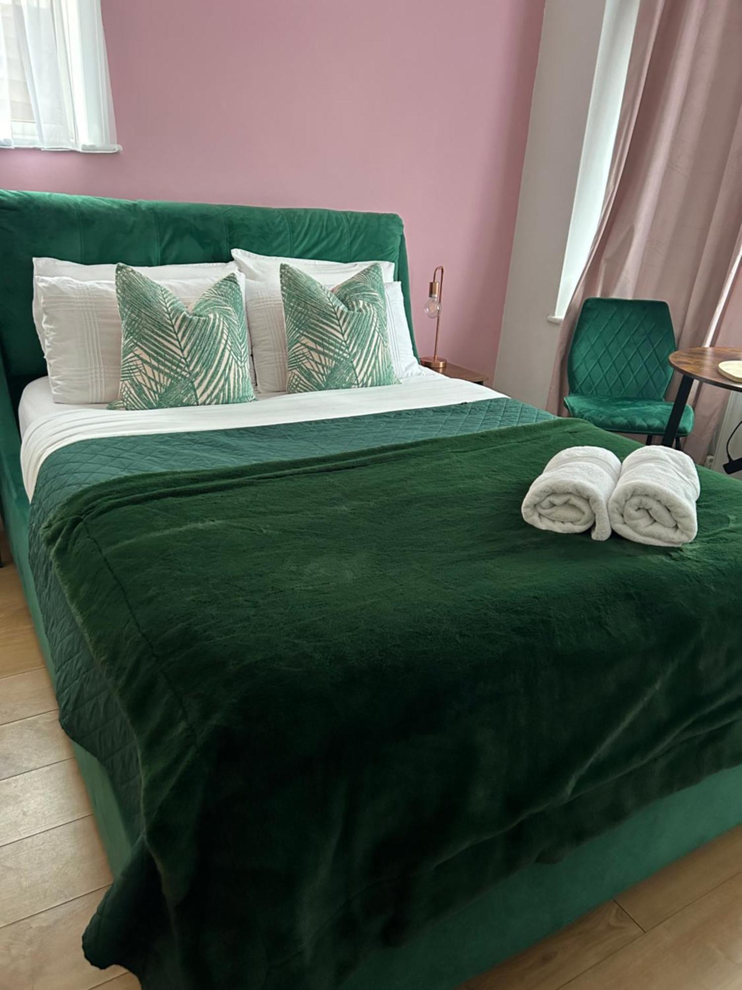 The Lily Pad Near Poole Dorset Self Contained Private Entrance And Free Parking Hotel Corfe Mullen Exterior photo