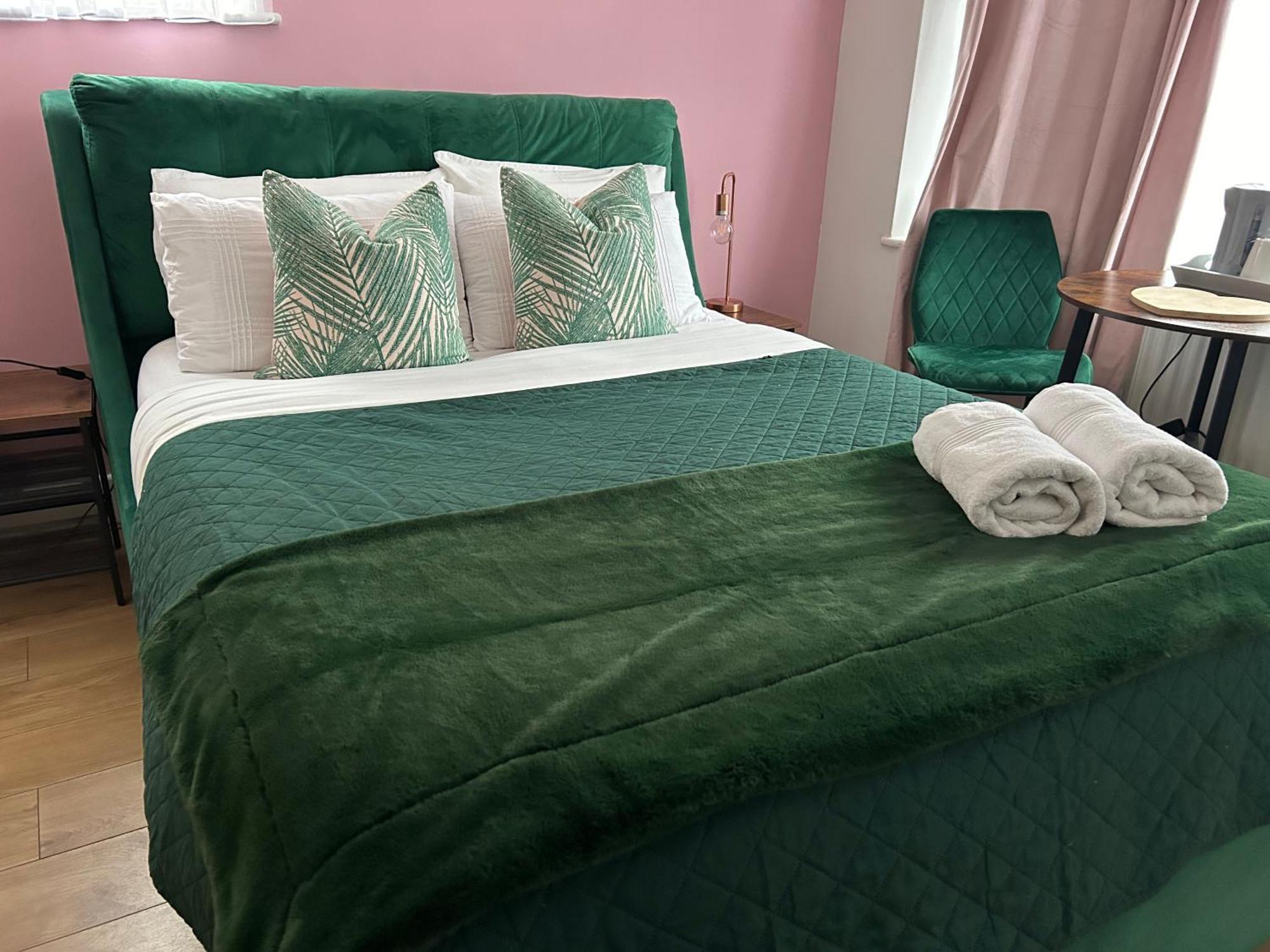 The Lily Pad Near Poole Dorset Self Contained Private Entrance And Free Parking Hotel Corfe Mullen Exterior photo
